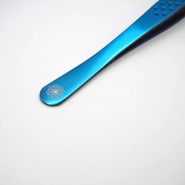 Pince Courbée Femme De Caractère – Image 3